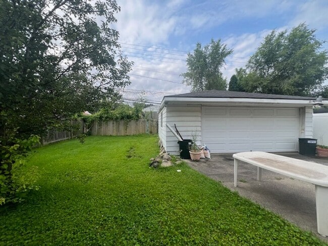 Building Photo - Beautiful Single Family Home in Fraser! AV...