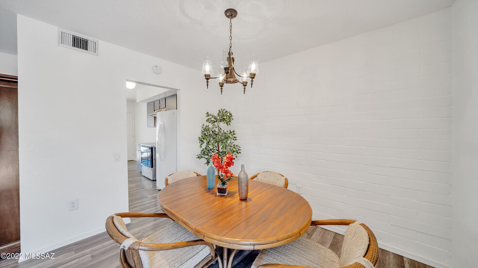 dining area - 394 N Calle del Chancero