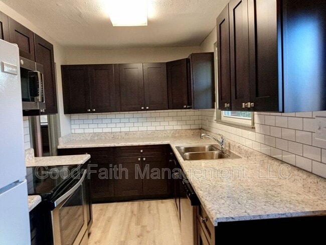 Building Photo - 3105 Old Louisville Rd