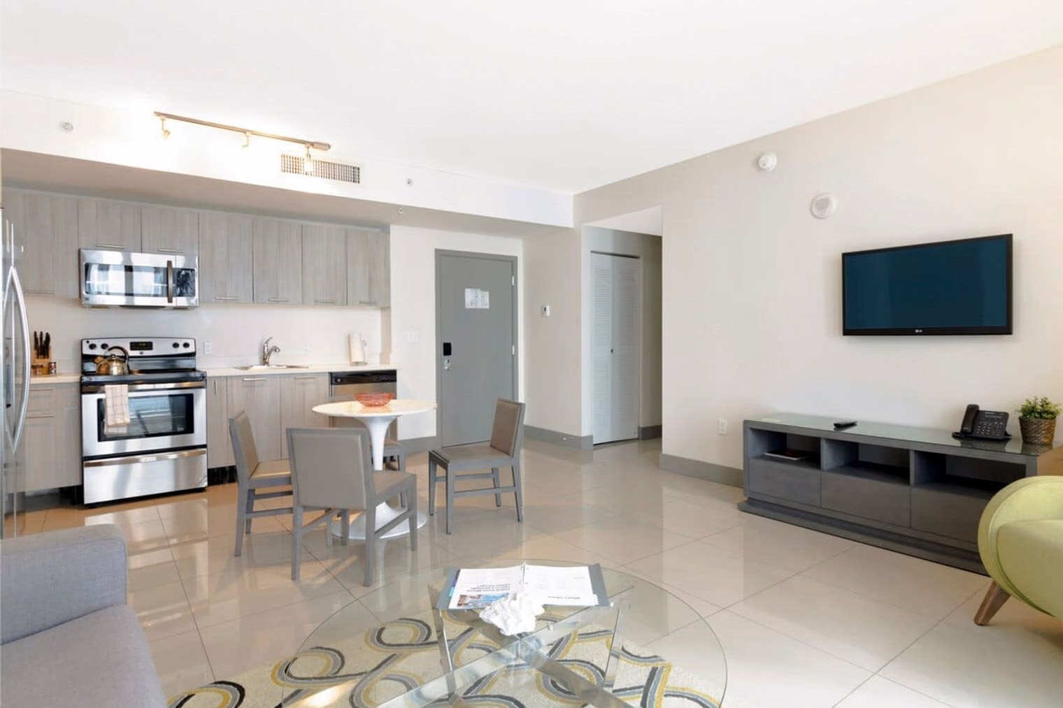 Building Photo - 1700 SW 2nd Ave