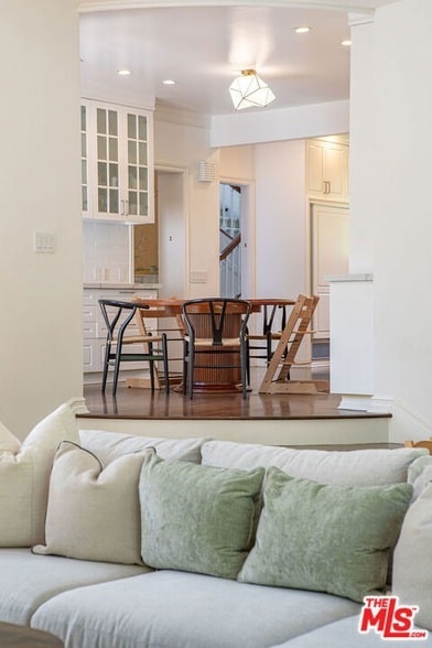 Building Photo - 226 Palisades Ave