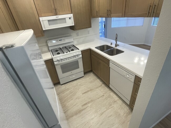 Building Photo - 2215 K Ave