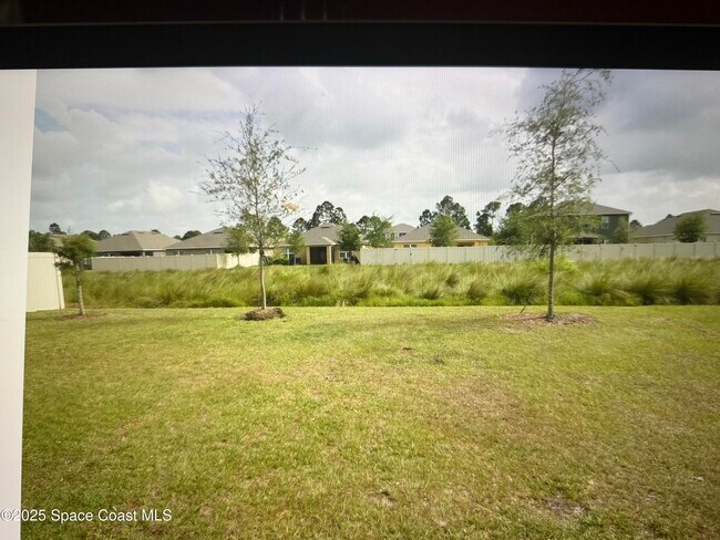 Building Photo - 739 Forest Trace Cir