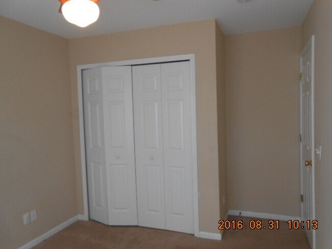 Building Photo - Renovated Three Bedroom Townhome in Townes of Buckwalter