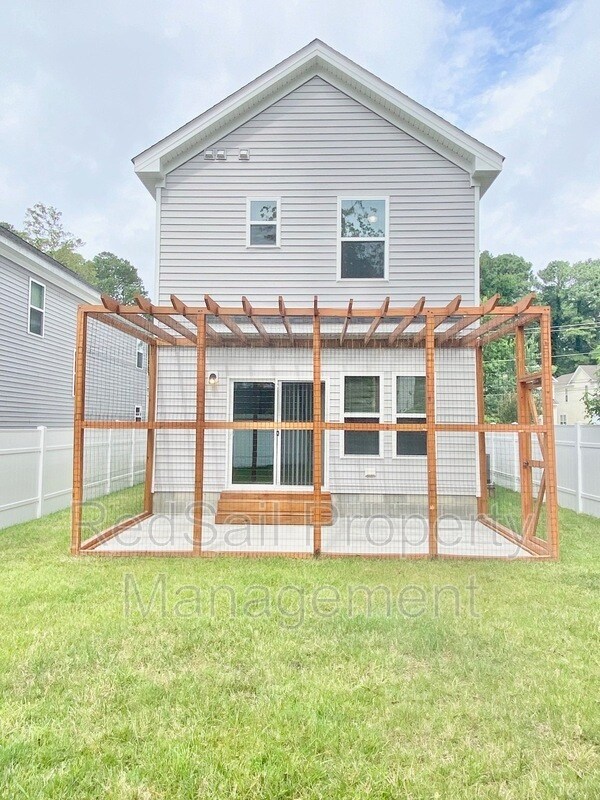 Building Photo - 112 Thalia Rd
