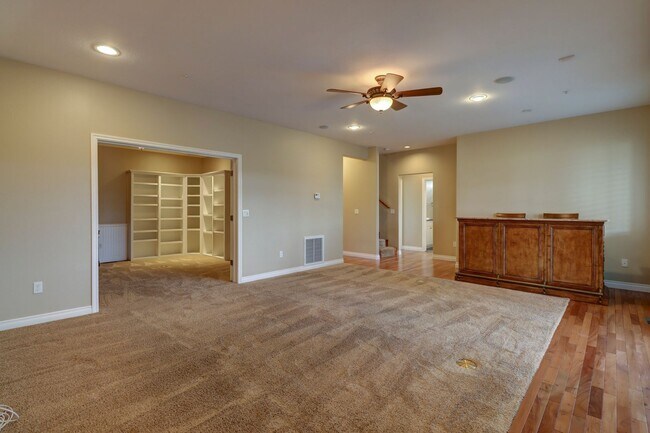 Building Photo - Incredible Home with Lake Views!