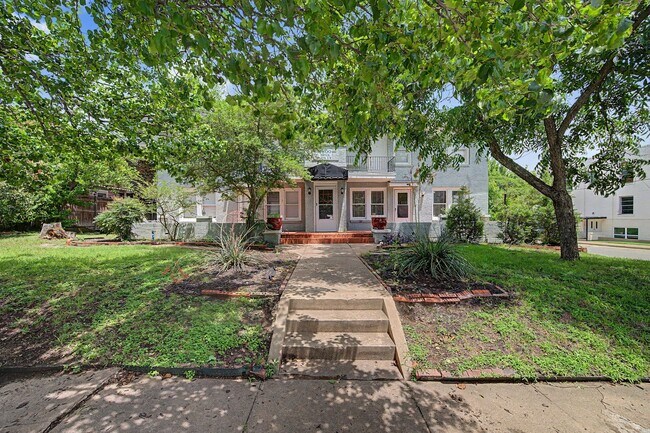 Building Photo - Spacious 2BR/2BA on the Bricks — Walk to Lucile's & the Cultural District