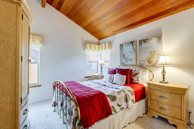 Building Photo - 2760 Trenton Ave