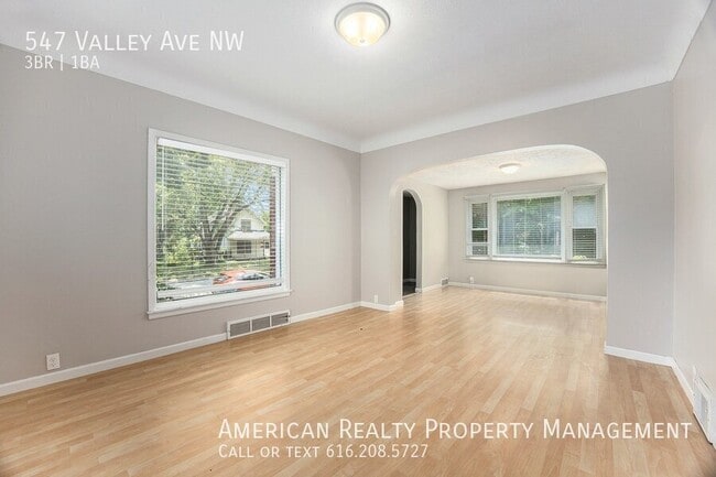 Building Photo - 547 Valley Ave NW