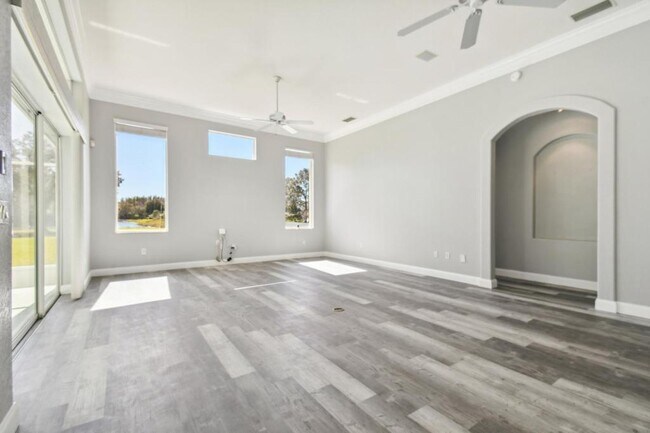 Building Photo - 6644 Country Club Rd