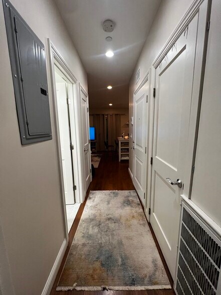 Building Photo - 323 Athens St