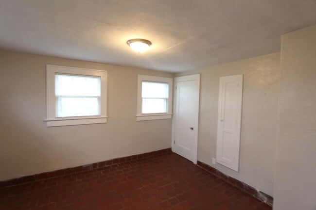 Building Photo - New On The Market!! Will not last long at this price. Better Hurry!!