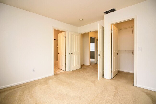 Building Photo - 2 Bedroom 2.5 Bath Home in Petaluma