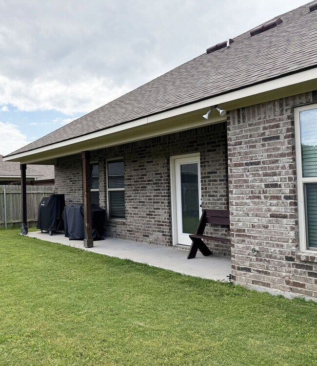 Building Photo - 403 Mangrove Ln