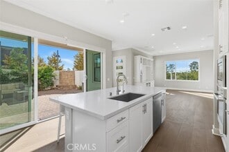 Building Photo - 157 Novel