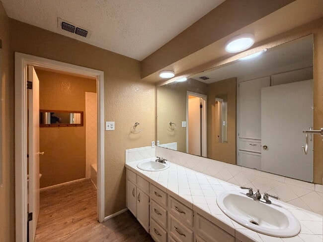 Building Photo - "Charming 3-Bed, 2-Bath Home in Lubbock – Spacious 1,233 Sq Ft Gem on 33rd Street!"