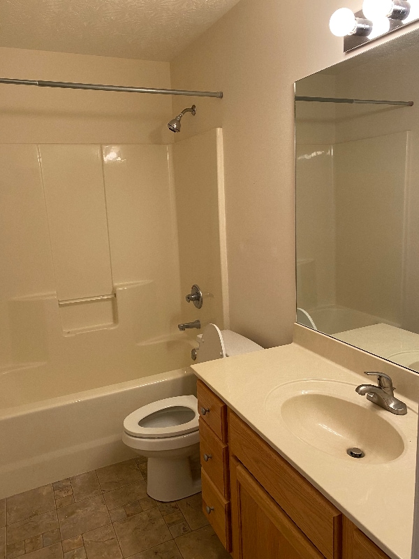 Building Photo - 2709 Crownpoint Dr