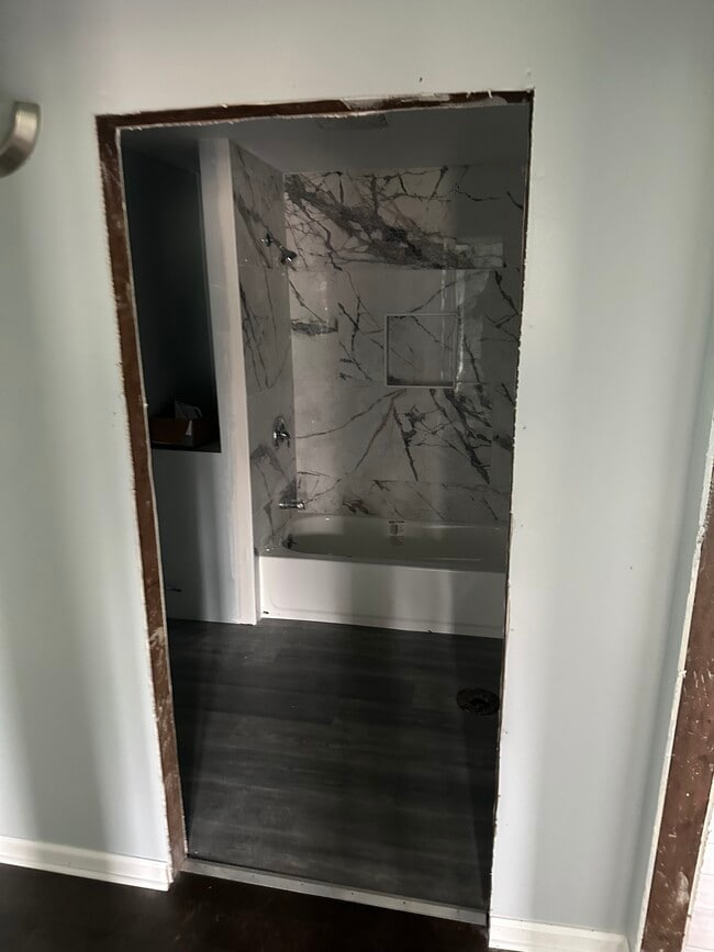 Primary Photo - 601 10th Ave