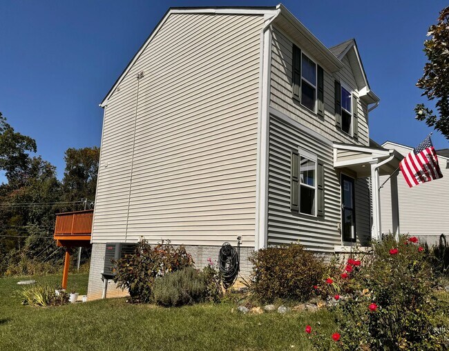 Building Photo - Close NGIC & Ruckersville area- Great two ...