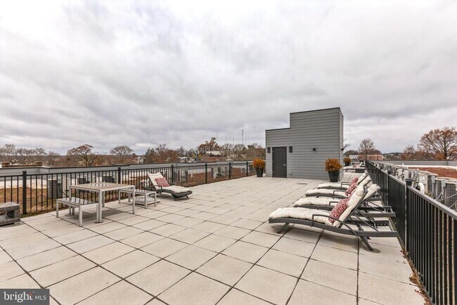 Building Photo - 5801 Ridge Ave