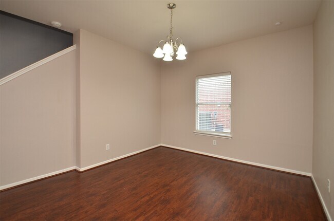Building Photo - 2707 Roaring Oaks Ln