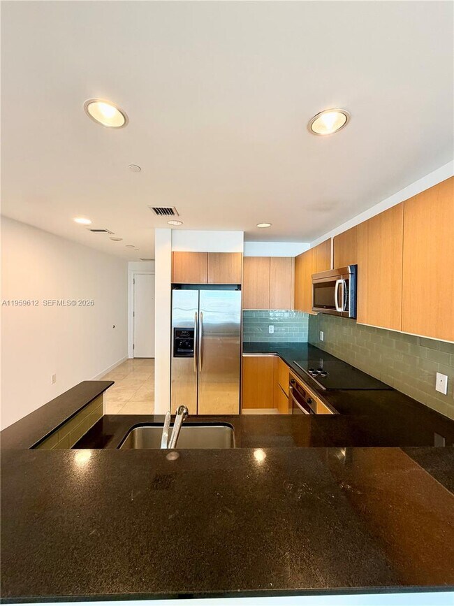 Building Photo - 1060 Brickell Ave