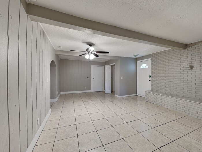 Building Photo - 2755 Ravenall Ave