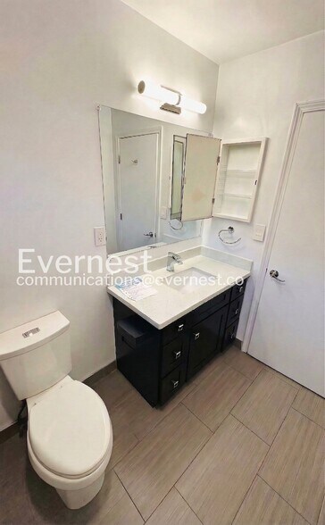 Building Photo - 1936 Shoreview Ave