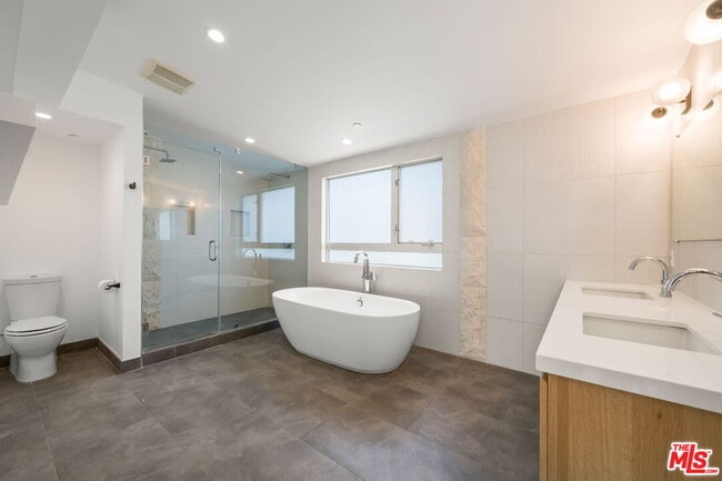 Building Photo - 808 Brooks Ave