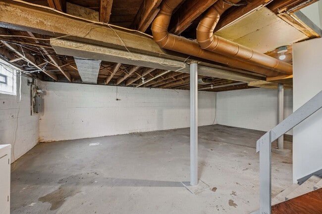 Building Photo - Delhi-Charming 2Bed 1 bath home