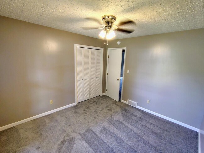 Building Photo - 700 Peachtree Ln