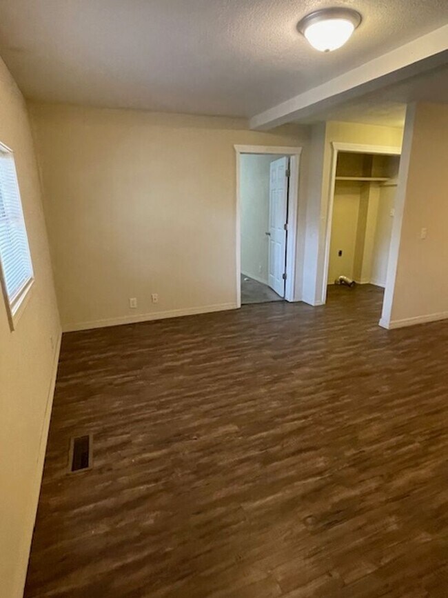 Building Photo - 946-946 N Ross Pl