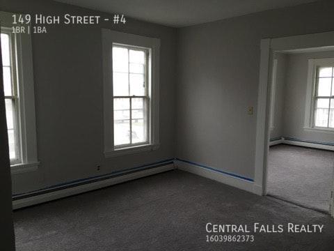 Building Photo - H/HW Included* Available Now ! Walk to Dow...