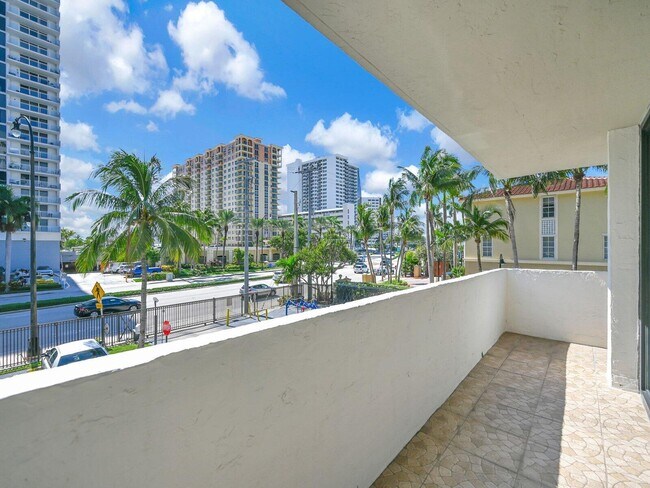 Building Photo - 2049 S Ocean Dr