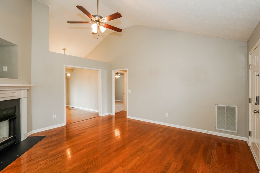 Building Photo - 900 Pebble Beach Cir