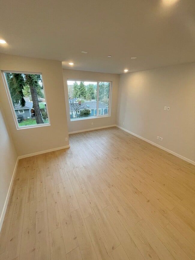 Building Photo - 3bd/3.5ba Shoreline Townhome