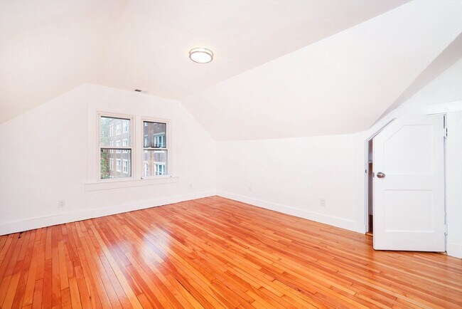 Building Photo - 5 Chauncy St