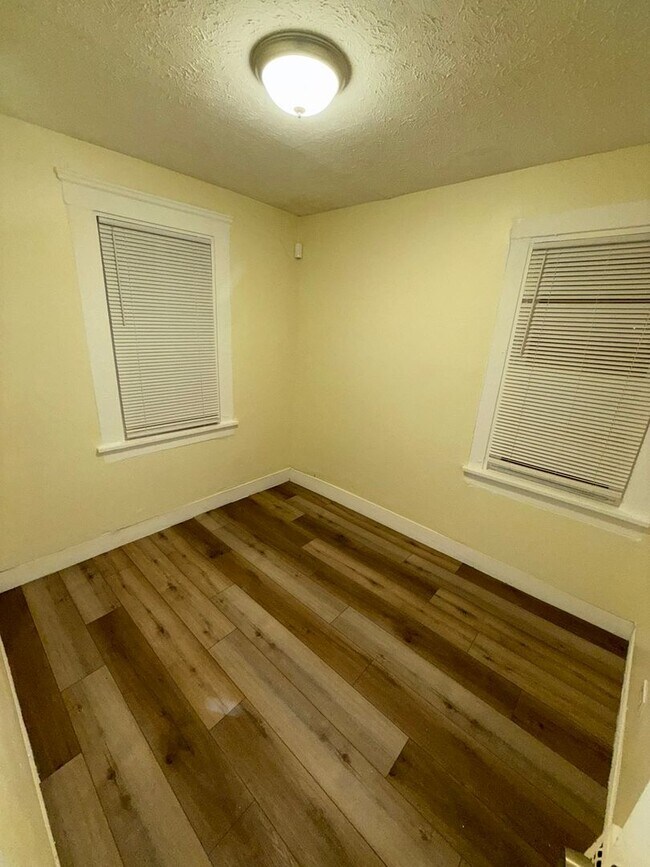 Building Photo - *Friendly Road, LLC 3404-3406 Walton Ave