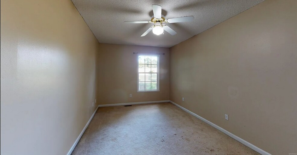 Building Photo - 166 Commons Dr