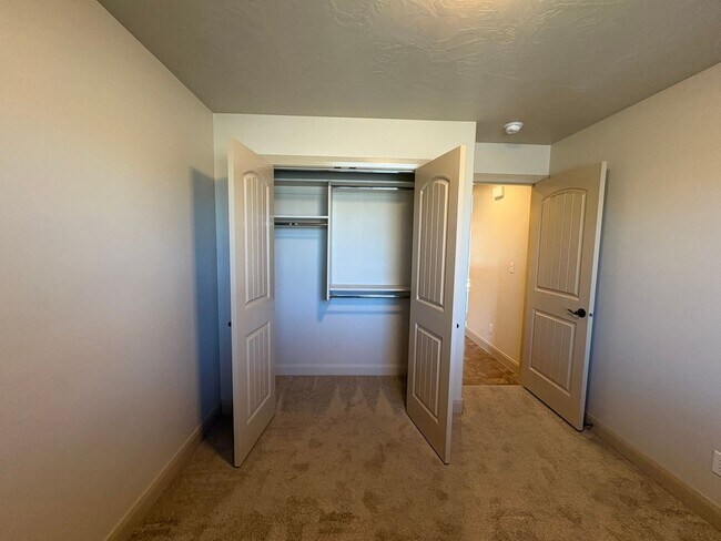 Building Photo - Beautiful Home In Hurricane