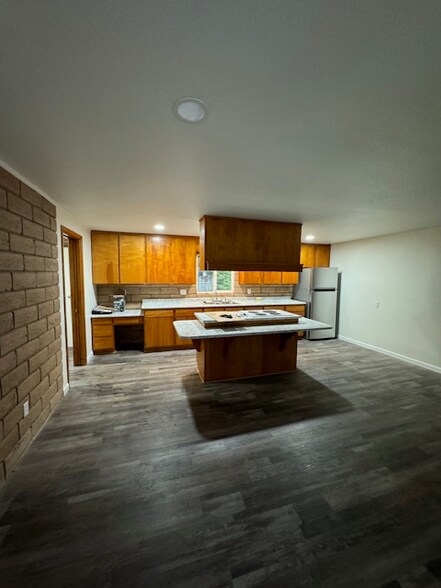 Building Photo - 326 W Stevenson St