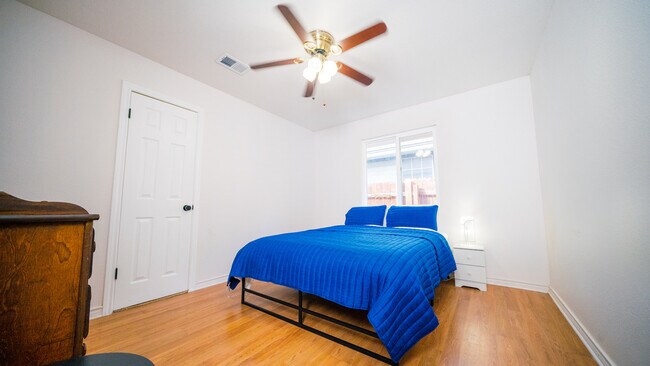 Building Photo - 5606 Meadow Crest