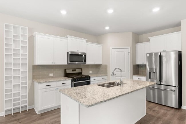 Building Photo - 1647 Reserve Dr