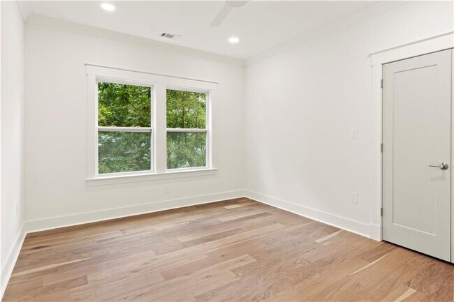 Building Photo - 205 Whitefoord Ave NE