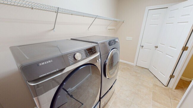 Building Photo - Beautiful 4 Bedroom with finished basement...