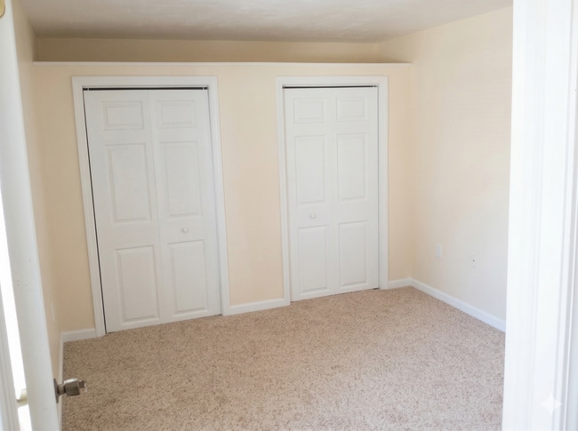 Building Photo - Luxury Home - South Side Flats