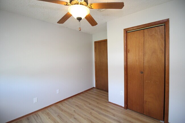 Building Photo - 3/2 with Updated Kitchen & Solar – Minutes...