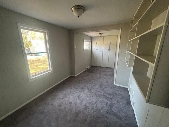 Building Photo - Refreshed and beautiful 3 bedroom single family home!