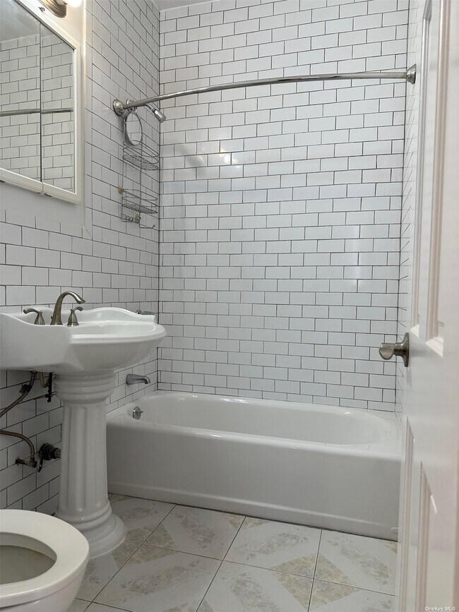 Building Photo - 959 Wyckoff Ave