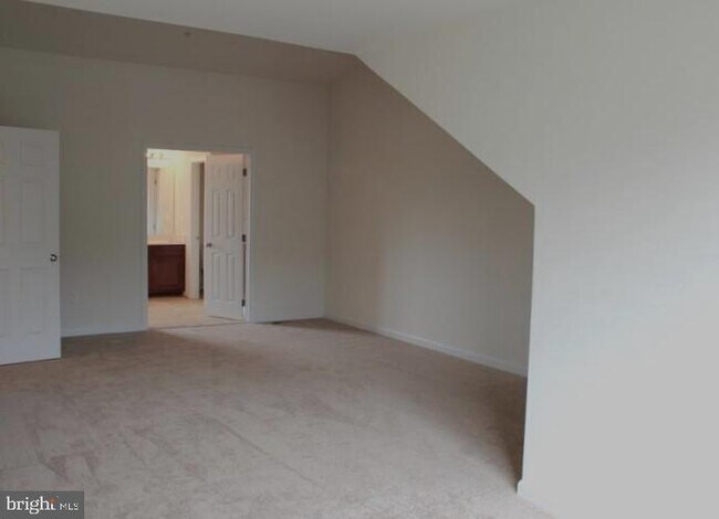 Building Photo - 3635 Glouster Dr